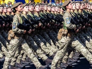 Военный учет женщин: Владимир Зеленский ответил на петицию