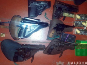 «Семейный подряд по-покровски»: изъяли оружие у родственника домашнего дебошира