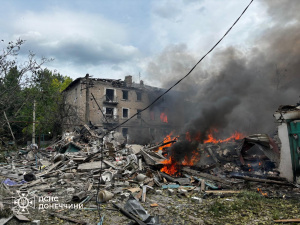 Ліквідацію наслідків обстрілів Родинського показали в ДСНС