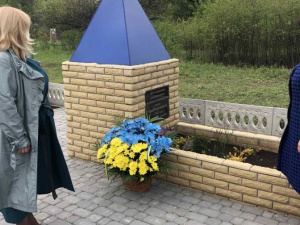В преддверии Дня Победы: в Покровске возложили цветы к памятникам