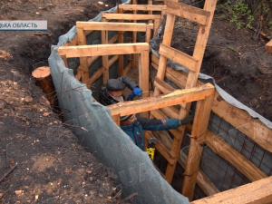 Там, де степ і війна: як покровські комунальники будують лінію оборони