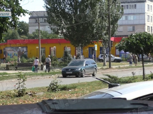 Тривога наростає: у Добропіллі довга комендантська година, менше крамниць та евакуація
