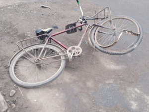 Поліцейські Покровська розслідують аварію за участю мотоцикла та велосипеда
