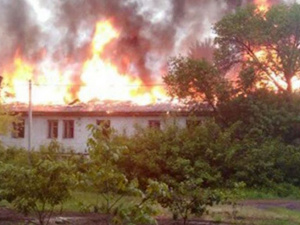 В Мирнограде горит здание почты