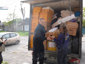 Європейські волонтери передали допомогу переселенцям з Покровської громади