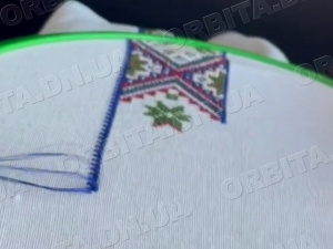 Вишиванка з історією: покровчани створюють сорочку з символами громади