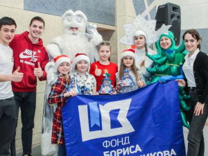 День Николая на Донбассе: хоккеисты и благотворители поздравили 67 000 детей