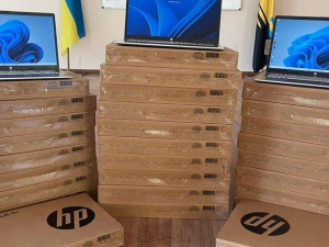 За програмою Олени Зеленської Покровськ отримав 112 лептопів для 14 шкіл