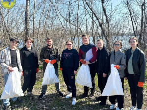 Чисте довкілля без кордонів: покровська молодь організувала прибирання у Дніпрі