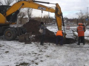 У Покровську усувають порив на каналізаційному колекторі