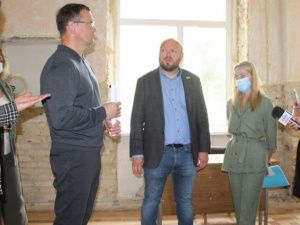 Представители Донецкой ОГА проинспектировали ремонт в школах Покровска и Родинского