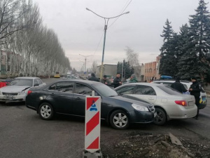 В Покровске столкнулись три автомобиля: комментарий полиции