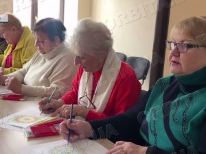 Малювати, дихати, відчувати: арттерапія для учасниць клубу «Золоті роки»