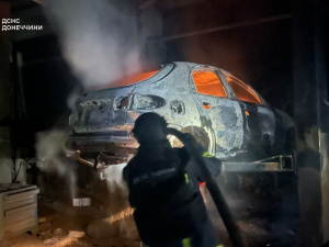 Рятувальники гасили дві пожежі в Покровську, спричинені ворожим обстрілом