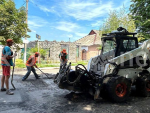 У Родинському ремонтують дві основні вулиці