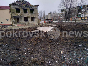 Обстріл Мирнограда: з’явились фото з місця влучання снарядів (додано сюжет)