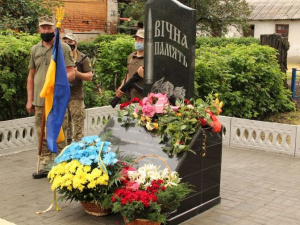 Обновленный памятник на улице Ольшанского открыли митингом-реквиемом