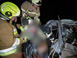 ДТП поблизу Родинського: тіло загиблого діставали рятувальники