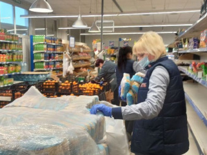 01.03.2022, Покровск. В супермаркет завезли продукты