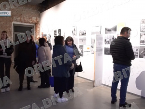 «Все для всіх»: історія у фотовиставці, що поєднала архіви Покровська та Британії