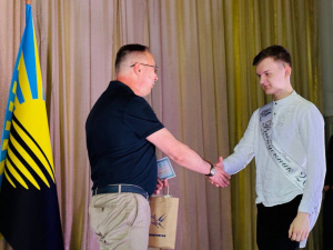 Ви - наше майбутнє! Випускникам шкіл Покровської громади вручили свідоцтва з відзнакою