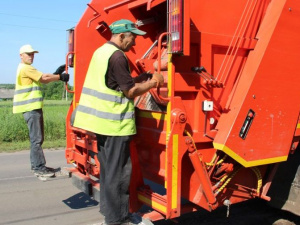 В селах Покровской громады работает новая мусороуборочная техника