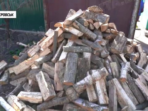 БО «За мирне небо» допомогла дровами малозабезпеченим родинам Покровської ТГ