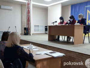 До Покровської ТВК подали документи 9 претендентів на посаду міського голови та 10 партій