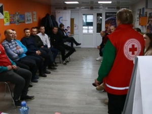 Тренінги від Червоного Хреста: працівників ШУ «Покровське» вчать надавати домедичну допомогу