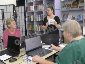 Від Google Карт до Play Маркету: в Покровській бібліотеці навчають цифрової грамотності