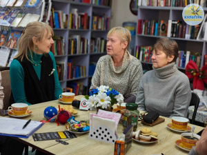 Наповнюють душі теплом: чергова арттерапевтична зустріч для ВПО в просторі «Точка опори»