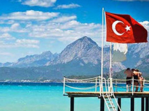 Туреччина подовжила вимогу про негативний тест на COVID-19 для туристів