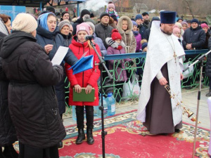 Жители Покровска и соседних городов отметили Крещение на Лысогорской плотине