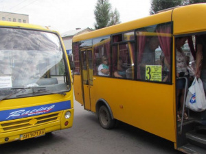 Транспорт в Украине будет запускаться поэтапно и точно не ранее 11 мая - Шмыгаль