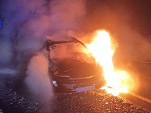 В Покровске на ходу загорелся автомобиль Peugeot