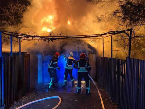 Півтори години рятувальники ліквідували пожежу в Добропіллі