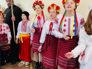 Театр народної пісні «Златиця» привітав керівників громади з новорічно-різдвяними святами