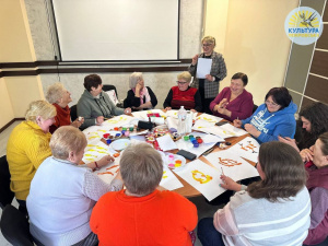 Покровчани разом: арттерапія для учасниць клубу «Золоті роки»