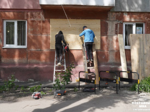 У Покровську продовжують усувати наслідки вчорашнього обстрілу