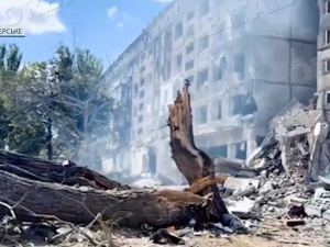 Чергова жертва ворога: росіяни знищують Білозерське вдень і вночі