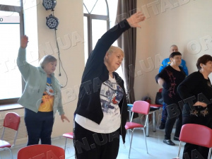 Рух – це життя: учасниці клубу «Золоті роки» долучилися до оздоровчого фітнесу