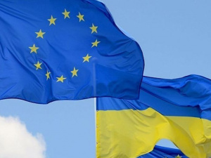 Єврокомісія ухвалила рекомендацію надати Україні статус кандидата у члени ЄС