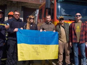 Сучасний пожежний автомобіль для рятувальників Донеччини урочисто передали в Покровську