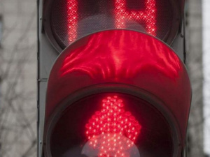 В Украине запретили сбивать пешеходов, переходящих дорогу на красный
