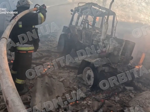 Горить через обстріли: в Покровському районі – щодня пожежі від ворожих влучань