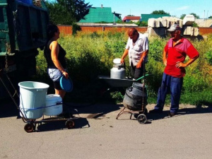 У Покровську розвозять воду по приватному сектору