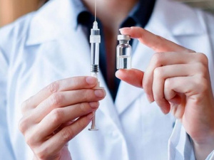 Шмыгаль: подписаны контракты на миллионы доз COVID-вакцин