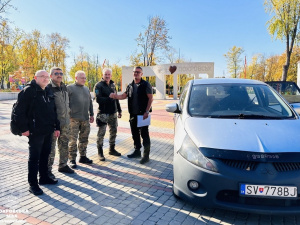 Бійці тероборони Покровська отримали автівку для виконання бойових завдань