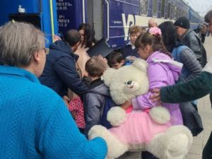 28 мешканців Донеччини евакуйовано до Житомирщини першим рейсом