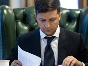Президент Украины продлил мораторий на взыскания по валютным кредитам